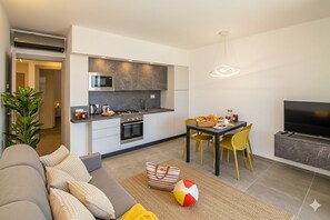 Lägenhet - 1 sovrum | Eget kök | Kylskåp, ugn, spishäll och grytor/köksredskap