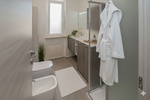 Apartment, 1 Schlafzimmer | Badezimmer | Dusche, Regendusche, Bidet