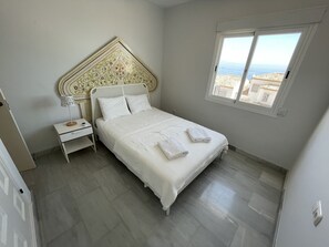 3 bedrooms, iron/ironing board, free WiFi, bed sheets - Pretty 3 bed house with views of the Marina (La Herradura)
