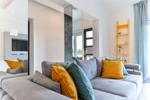 TV - Villa Natali**** 2 bedroom villa with private pool (Pridraga)