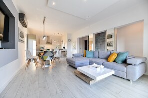 TV - Villa Natali**** 2 bedroom villa with private pool (Pridraga)