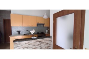 Fridge, microwave, oven, stovetop - Apartment Flowers - Spacious Three Bedroom Apartment with Balcony (Bibinje)