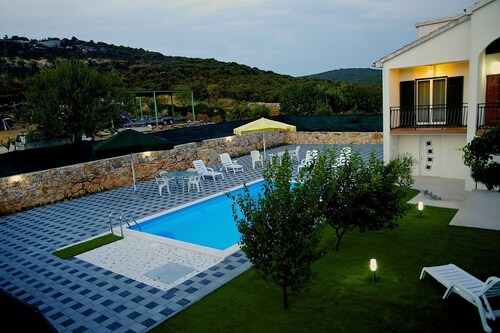 Holiday Home Vinac - Three Bedroom Holiday home with Pool