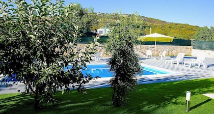 Holiday Home Vinac - Three Bedroom Holiday home with Pool