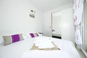 2 bedrooms, iron/ironing board, WiFi, bed sheets