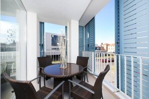 Outdoor dining - Apartment Eli-Two Bedroom Apartment with Balcony and City View (Zadar)