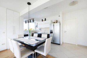 Fridge, microwave, oven, stovetop - Apartment Eli-Two Bedroom Apartment with Balcony and City View (Zadar)