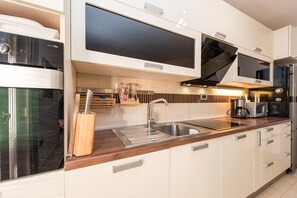 Fridge, microwave, oven, stovetop