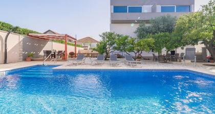 Apartment Villa Odesa - Two Bedroom Apartment with Balcony, shared Swimming Pool
