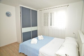 3 bedrooms, iron/ironing board, WiFi, bed sheets - Apartment Yellow House-Three Bedroom Apartment with Terrace and Sea View (Pag)