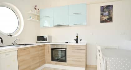 Apartment Yellow House-Three Bedroom Apartment with Terrace and Sea View