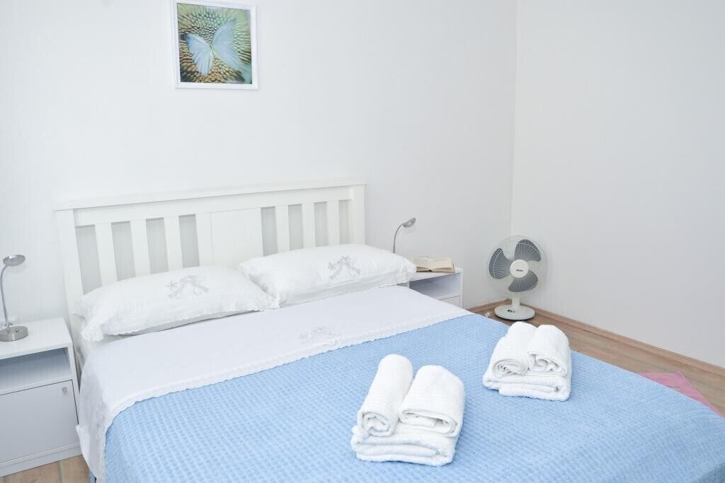 3 chambres, fer et planche à repasser, Wi-Fi, draps fournis