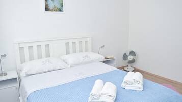 3 chambres, fer et planche à repasser, Wi-Fi, draps fournis