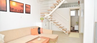 Apartment Yellow House-Three Bedroom Apartment with Terrace and Sea View