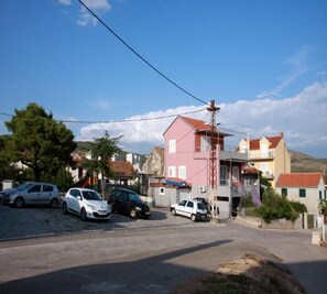 Exterior - Apartment Tara-Two Bedroom Apartment with Terrace and Sea View (Šibenik)