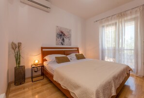 5 Schlafzimmer, Bügeleisen/Bügelbrett, Internetzugang, Bettwäsche