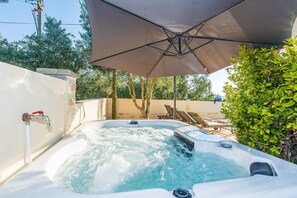 Bain à remous extérieur