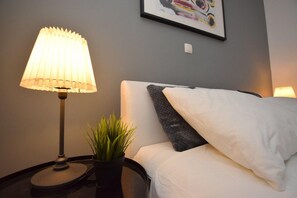 2 عدّة غرف نوم ومكواة/لوح كي وواي فاي وملاءات أسرّة