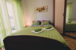 2 habitaciones, tabla de planchar con plancha, wifi y ropa de cama 