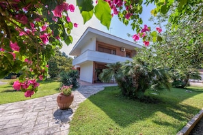 Property grounds - Apulia Large Villa rental in San Cataldo near Lecce (San Cataldo)