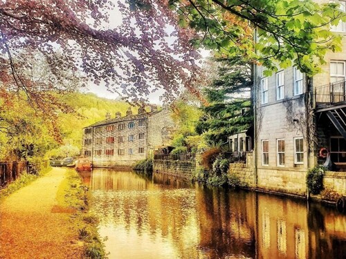 Hebden Bridge - House - Sleeps 8 - Pet Friendly