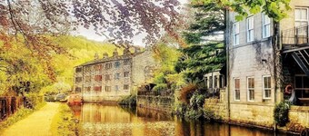 Hebden Bridge - House - Sleeps 8 - Pet Friendly