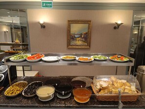 Free daily buffet breakfast  - Mineo Hotel Taksim  (Istanbul)