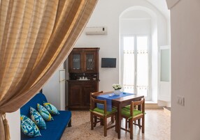 apartman | Étkezés a szobában