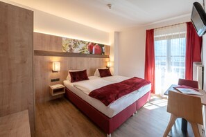 Comfort Double Room, Balcony | Free WiFi, bed sheets - Pension Sandhofer (Nalles)