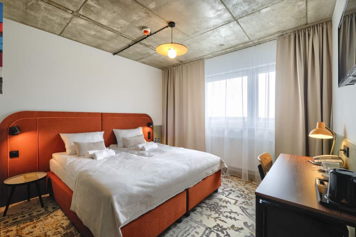 Standard Double Room | 1 bedroom, individually decorated, desk, laptop workspace