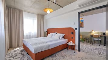 Suite | Individuelt dekorert, skrivebord, skrivebord for bærbar PC og lydisolert