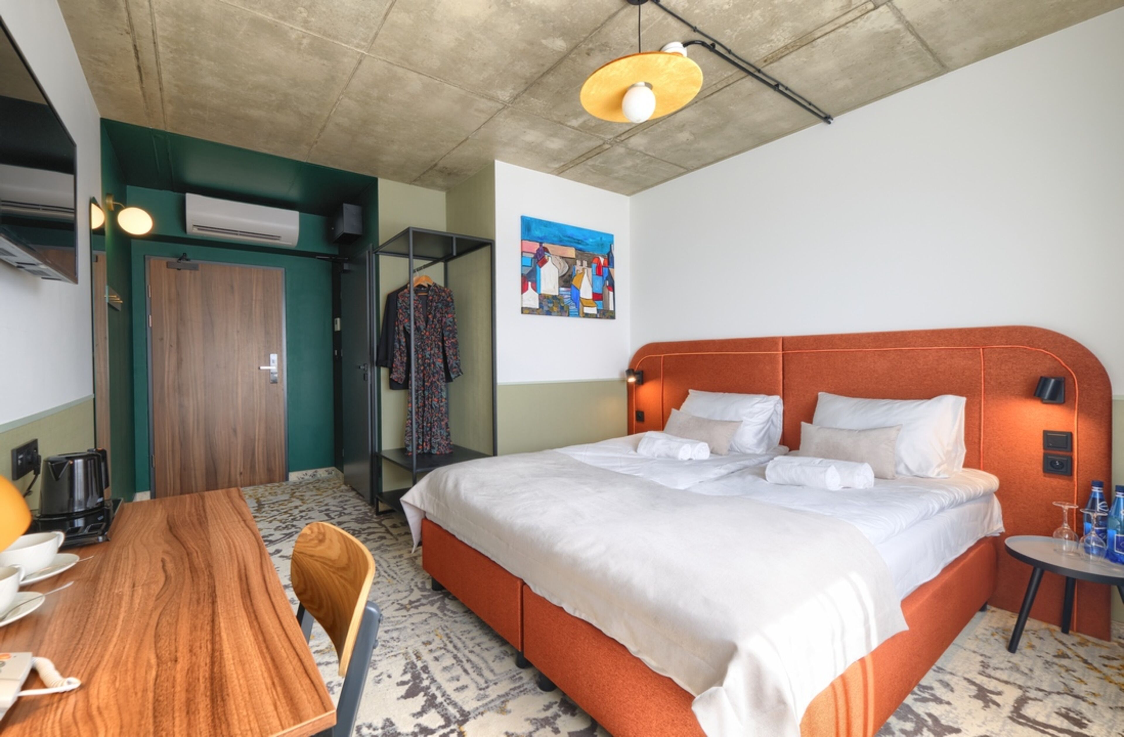 standard double room | individually decorated, desk, laptop workspace, soundproofing