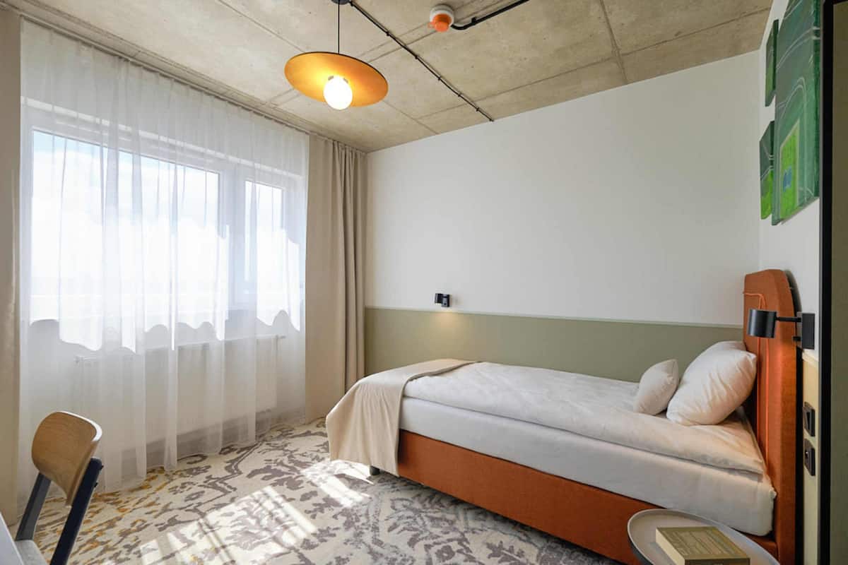 Classic Single Room | 1 bedroom, individually decorated, desk, laptop workspace