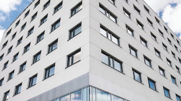 Vista frontal de la propiedad