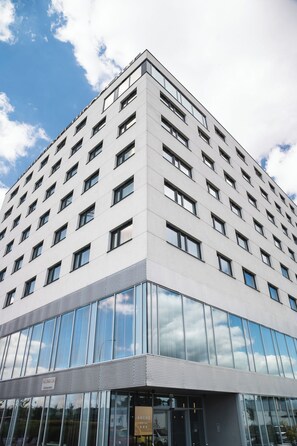 Vista frontal de la propiedad