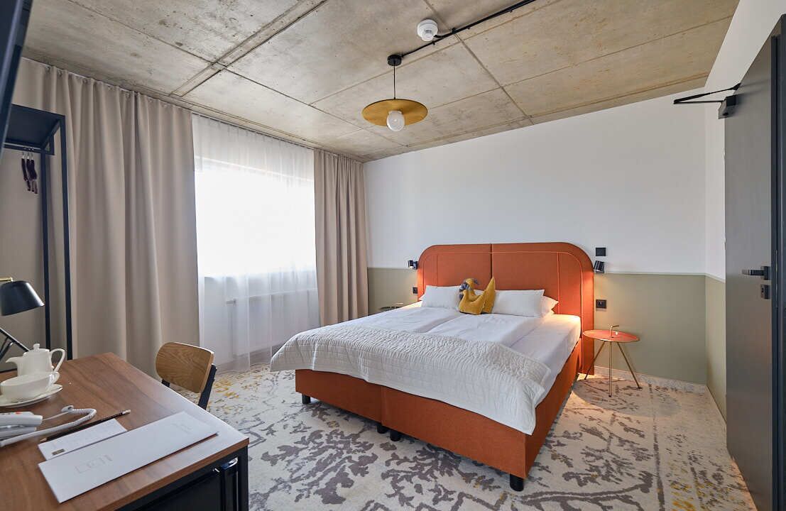 apartment | individually decorated, desk, laptop workspace, soundproofing