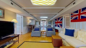 Télévision, table de tennis de table