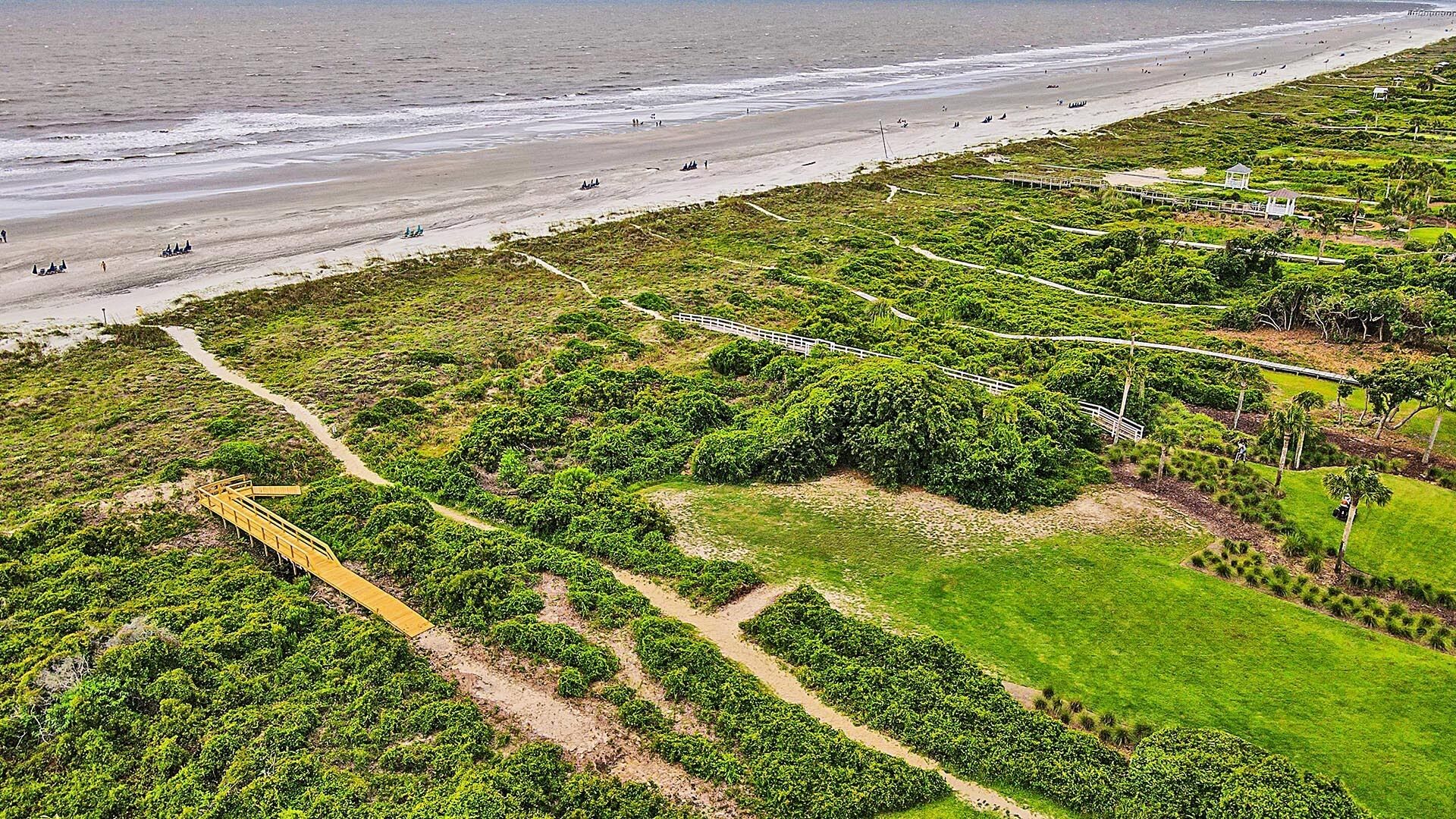 بالقرب من الشاطئ