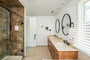 Combined shower/bathtub, hair dryer, bidet, towels - Unique Midcentury Minimalist w/ Natural Light in the Heart of LYH (Lynchburg)