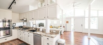 Unique Midcentury Minimalist w/ Natural Light in the Heart of LYH