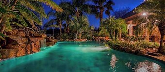 Private Vacation Studio Apartment sleeps 10 -12 people. Your own small oasis.