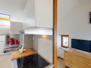 Ofen, Wasserkocher mit Kaffee-/Teezubehör