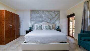 3 Schlafzimmer, Schreibtisch, Bügeleisen/Bügelbrett, Reisekinderbett