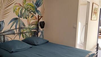 1 Schlafzimmer, Reisekinderbett, Bettwäsche