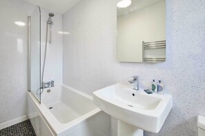 Shower, hair dryer, towels - Host & Stay | Seaview Retreat (Whitby)