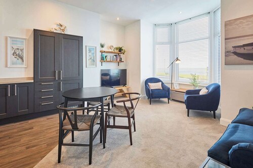 Host & Stay | Seaview Retreat