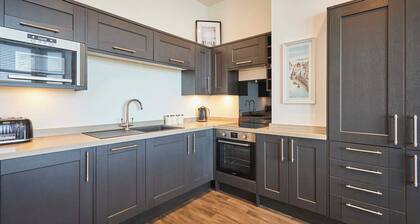 Host & Stay | Seaview Retreat