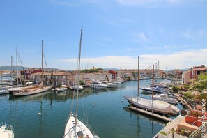 Marina - Close to the beach and shops, House 8 people  et  mooring 12 m (PORT GRIMAUD)