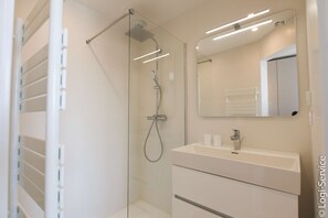 Hair dryer - Close to the beach and shops, House 8 people  et  mooring 12 m (PORT GRIMAUD)