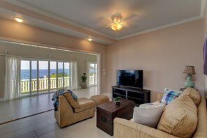 Smart TV, DVD player - Paradise Ocean View, 2Br/2Ba (Keaau)
